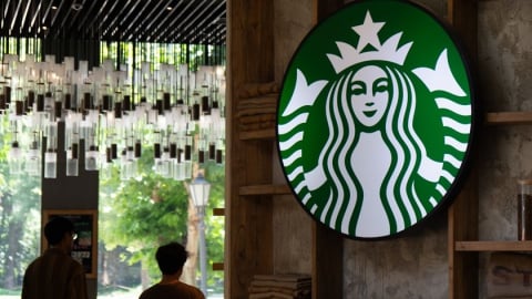 Starbucks giữa áp lực thị phần và tin đồn bán toàn bộ hoạt động kinh doanh tại Trung Quốc