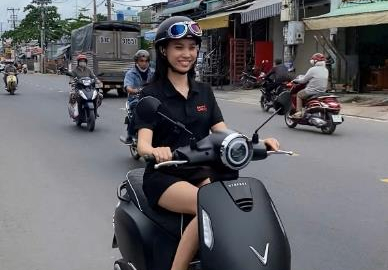Gen Z “dính” VinFast Evo200 chỉ sau một lần chạy thử: “Đi xe điện vừa tiết kiệm vừa không phải chờ đổ xăng như trước”