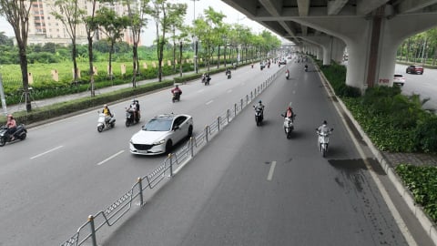 Hà Nội lắp dải phân cách cứng đường Võ Chí Công, Phạm Văn Đồng: Có giảm rủi ro va chạm giữa ô tô và xe máy?