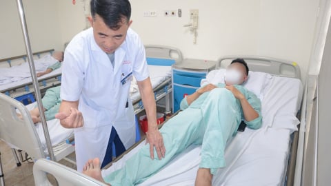 Gặp tai nạn khi dùng drone phun thuốc trừ sâu, một nông dân bị 'chém' nát mông