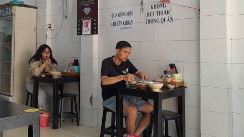 Quán 'không nhận chuyển khoản', 'chỉ nhận tiền mặt' có thể bị xử lý hình sự