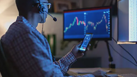 Ông Trump siết thuế, USD lao dốc - ngân hàng trung ương của các ngân hàng trung ương cảnh báo nguy hiểm