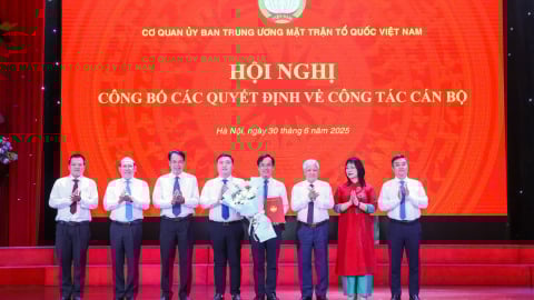Công bố quyết định về tổ chức bộ máy mới và công tác cán bộ Ủy ban Trung ương MTTQ Việt Nam