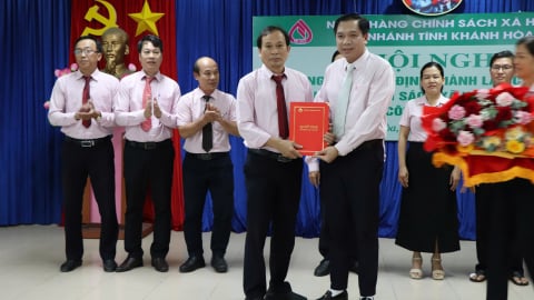 Ngân hàng CSXH Khánh Hòa: Công bố quyết định thành lập chi nhánh và công tác nhân sự
