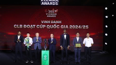 Bộ trưởng Lương Tam Quang thưởng CLB CAHN 1 tỷ đồng