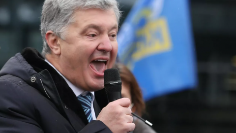 Vạc dầu đang sôi - cựu Tổng thống Poroshenko cảnh báo gấp ông Zelensky