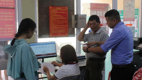 Ngày đầu tiên các “kỹ sư” IT giáo viên THPT đến xã, phường hỗ trợ công nghệ và dịch vụ công