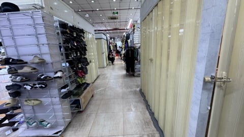 Nhiều tiểu thương ở Saigon Square vẫn tiếp tục đóng cửa sạp, nghỉ bán