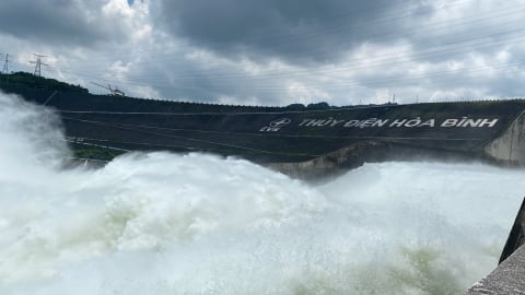 NÓNG: Chiều nay, 9/7, thủy điện Hòa Bình của tỉnh Phú Thọ được lệnh mở một cửa đáy xả lũ