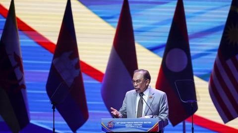 Thủ tướng Malaysia kêu gọi ASEAN đoàn kết, “tự cứu mình” trước cơn lốc thuế quan Mỹ