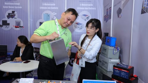 Hơn 100 doanh nghiệp quốc tế đang 'khoe' công nghệ trí tuệ nhân tạo, dữ liệu lớn, robot ... tại TP.HCM