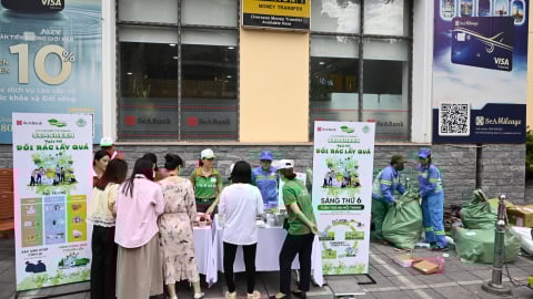 SeABank tổ chức “Ngày hội đổi rác lấy quà” - Lan tỏa lối sống xanh vì Hà Nội sạch đẹp