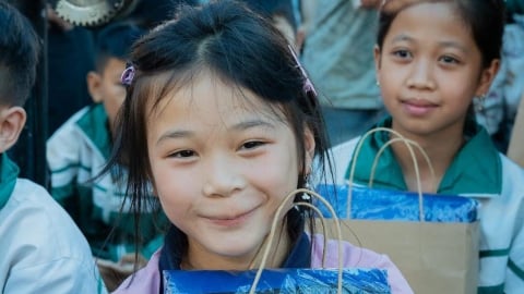 'Ươm Mầm Nụ Cười' - Hành trình mang tri thức và yêu thương đến trẻ em Tây Bắc