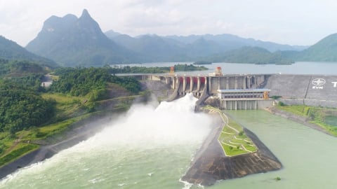 NÓNG: 14 giờ chiều nay, 14/7, thủy điện Tuyên Quang lại được lệnh mở một cửa đáy xả lũ