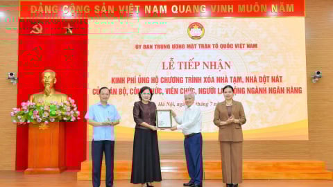 Ngành ngân hàng ủng hộ 82 tỷ đồng cho chương trình xóa nhà tạm, nhà dột nát 
