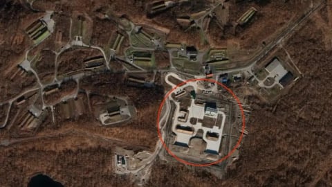 Ảnh vệ tinh phát hiện Nga đang bí mật làm điều này tại hàng loạt căn cứ hạt nhân, NATO, Ukraine 'ngồi trên đống lửa'