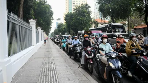 TP.HCM đề xuất lộ trình chuyển đổi 400.000 xe xăng sang xe điện  
