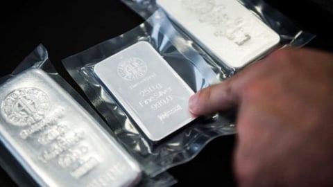Giá bạc hôm nay 19/7 bật tăng nhờ nhu cầu tài sản trú ẩn an toàn