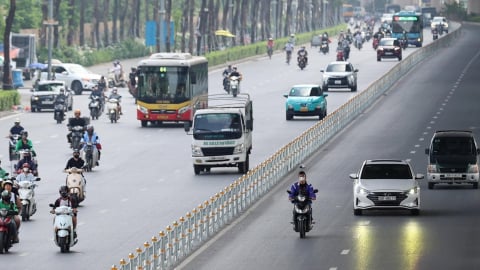 Xe ô tô chở hàng được chở người trong trường hợp nào theo quy định hiện hành?