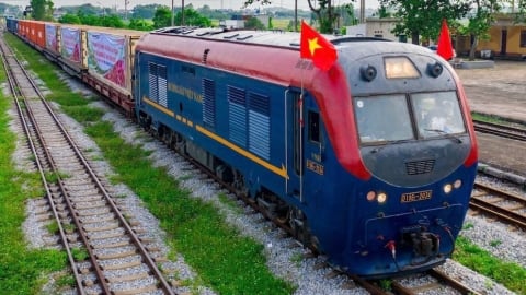 Báo cáo 'nóng' từ Vận tải đường sắt: Doanh thu tăng vọt, ra mắt đoàn tàu văn hóa