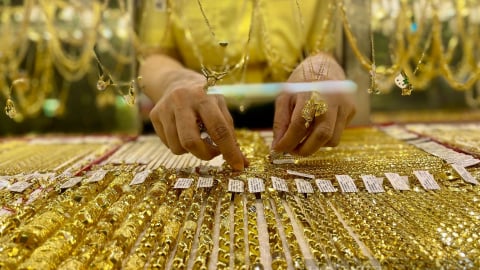 Giá vàng hôm nay 25/7: Vàng thế giới và trong nước cùng 'lao dốc'