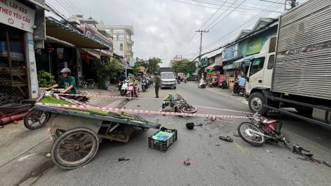 Xe lôi tự chế va chạm với xe máy lúc rạng sáng, thanh niên 18 tuổi tử vong