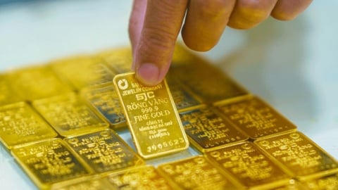 Giá vàng hôm nay 31/7: Thế giới lao dốc, trong nước vẫn tăng mạnh