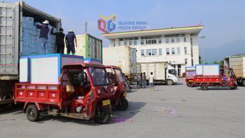 Hơn 100.000 lượt phương tiện qua lại cửa khẩu Bắc Phong Sinh trong 7 tháng