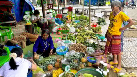 Độc lạ 'chợ 5 ngàn' ở Đà Nẵng