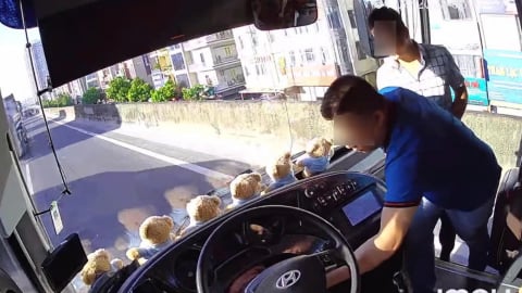 Công an đã làm việc với tài xế ô tô giật chìa khóa xe khách trên Vành đai 3, Hà Nội 