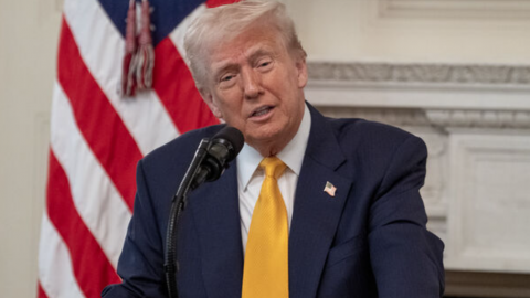 Mức thuế mới cao hơn của ông Trump chính thức có hiệu lực với hàng chục nền kinh tế
