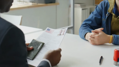 Mỹ hủy hơn 6.000 thị thực cho sinh viên quốc tế, siết visa F1, kinh tế Mỹ lo mất hàng tỷ USD