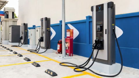 Tin hot thị trường ngày 23/8: Đề xuất phương án giá bán lẻ điện cho trạm sạc xe điện