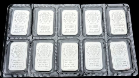 Giá bạc hôm nay 29/8: Đảo chiều tăng trở lại, nhà đầu tư kỳ vọng tín hiệu từ FED