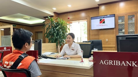 Ngân hàng làm việc xuyên lễ để đảm bảo tặng quà kịp thời cho người dân dịp Quốc khánh 2/9