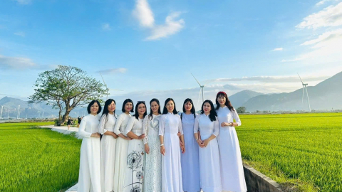 Một đầm nước lợ rộng 1.200ha tại Ninh Thuận xuất hiện 'cánh đồng lạ', toàn cánh quạt khổng lồ