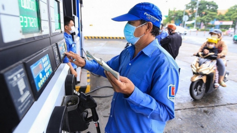 Giá xăng dầu hôm nay 26/4: Dầu thô biến động trái chiều, giá trong nước tăng