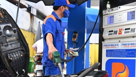 Giá xăng dầu hôm nay 29/4: Dầu thô đột ngột giảm mạnh trước dịp đại lễ 30/4