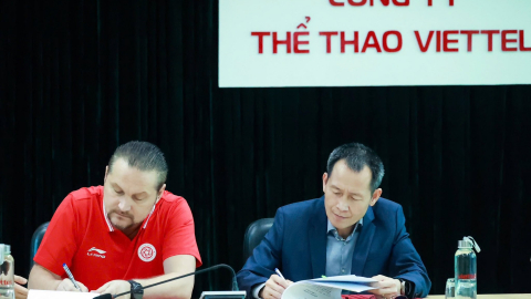 Thể Công Viettel ký hợp đồng với HLV Popov, HLV Nguyễn Đức Thắng làm gì?