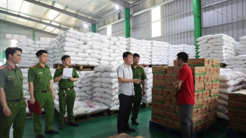 Vụ sản xuất hàng trăm tấn mì chính, hạt nêm, dầu ăn giả: Vì sao thực phẩm độc hại vẫn dễ dàng 'bủa vây' bữa ăn người Việt?
