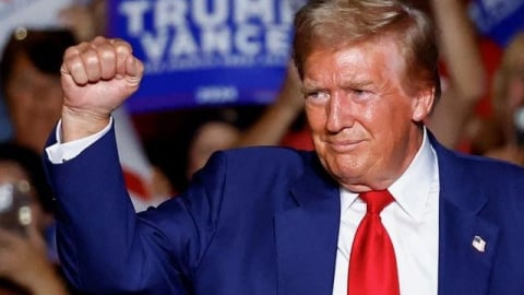 Ukraine tự quăng mình vào nguy hiểm để trao cho ông Trump chiến thắng biểu tượng lớn