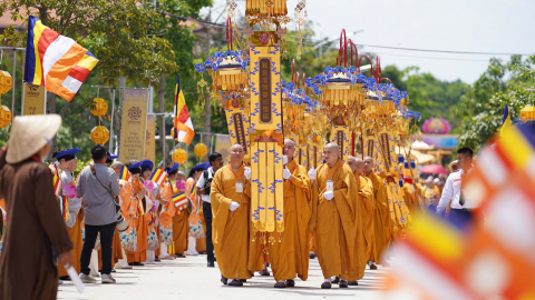Đón xe buýt thế nào để tới Đại lễ Phật đản Vesak 2025 thuận tiện nhất?