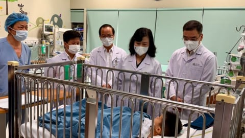 Tin mới nhất về sức khỏe bé trai trong vụ 'nộp đủ tiền mới cấp cứu' ở Bệnh viện đa khoa tỉnh Nam Định