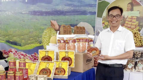 Một nông dân ở Đồng Nai ngồi 'phòng máy lạnh' trồng thứ 'cây bổ dưỡng' gì mà phất hẳn lên?