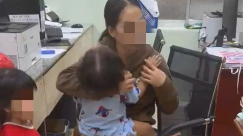 Xác minh thông tin bé gái hơn 2 tuổi gửi tại điểm giữ trẻ có vết bầm trên cơ thể