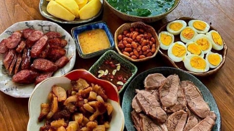  Bữa cơm tối 120 nghìn: Thịt lợn luộc, canh rau ngót