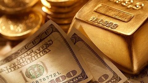 Giá vàng hôm nay 21/5: Mỹ bị hạ bậc tín nhiệm, dòng tiền rủi ro lại đổ vào vàng