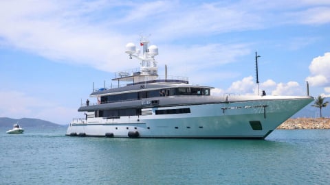 Siêu du thuyền Atlas cập bến du thuyền Ana Marina Nha Trang