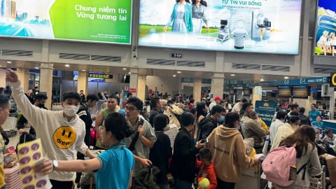 Sân bay Tân Sơn Nhất dự kiến đón 120.000 khách/ngày trong cao điểm hè