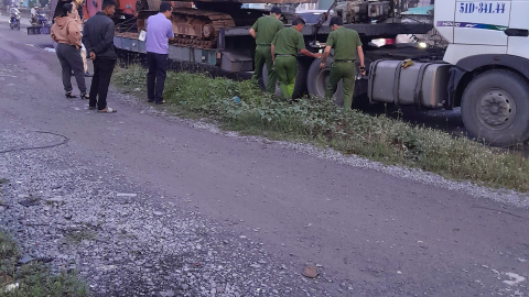 Hai phụ nữ bị xe container cán tử vong giữa trời mưa ở Long An